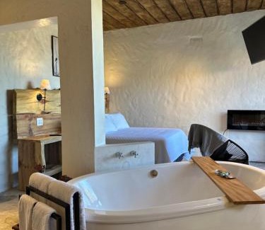 Lavras Novas Bed & Breakfast | Elegant Pousada do Rei Arthur: Rated 9/10 with Hot Tub & Dining