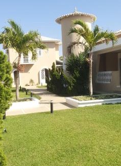 Grussai House | Pet-Friendly Pousada Dom Quixote with Ocean View & Pool