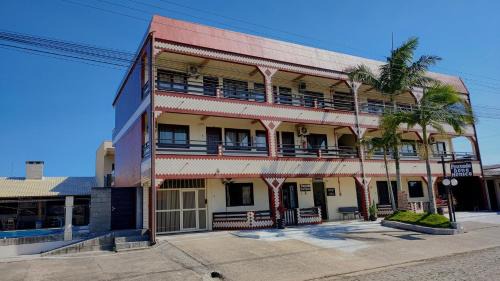 Balneario Gaivota Apartment | Pet-Friendly Pousada Dona Mônica with Oceanfront Pool