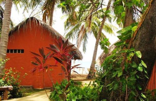 Barreira do Boqueirao Hotel | Relax at Pousada Doze Cabanas: Oceanfront & Spa Retreat