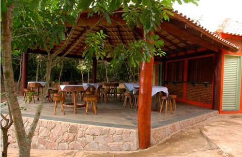 Delfinopolis House | Pousada e Camping Claro Casa de Pedra