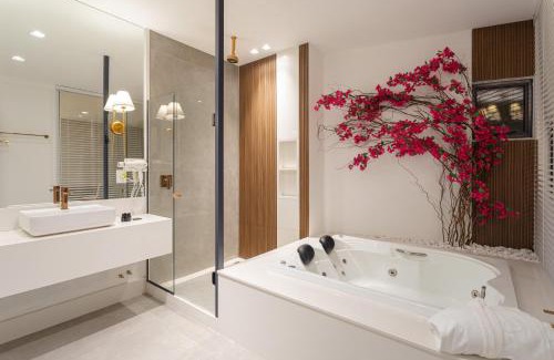 Pedra Azul Hotel | Discover Pousada e Cerimonial Itamaraty with Pool & Hot Tub
