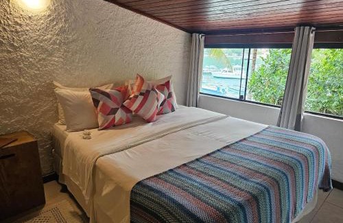 Angra dos Reis Hotel | Tranquil Pousada e Mergulho Jamanta with Oceanfront Views