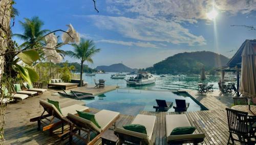Angra dos Reis Hotel | Tranquil Pousada e Mergulho Jamanta with Oceanfront Views