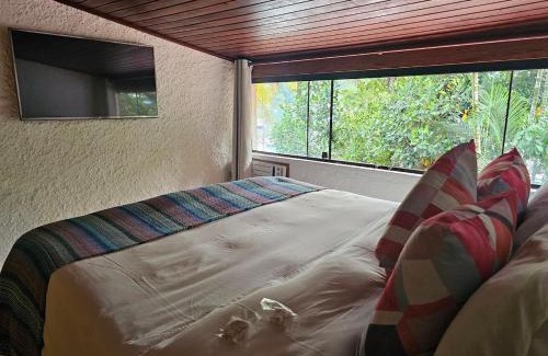 Angra dos Reis Hotel | Tranquil Pousada e Mergulho Jamanta with Oceanfront Views