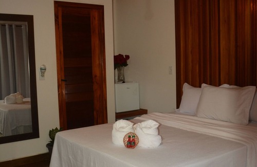 Alter do Chao Hotel | Relax at Pousada e Restaurante Sumaúma with Pool & Dining