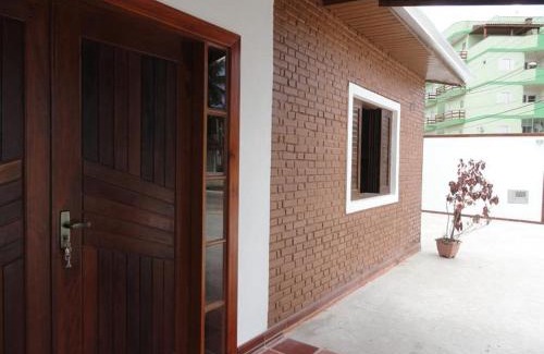 Caraguatatuba Hotel | Pet-Friendly Retreat at Pousada Edson with Pool & Family Perks