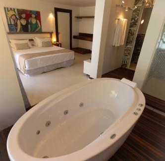 Sao Pedro da Aldeia Hotel | Discover Pousada Enseada das Garças: Oceanfront Paradise