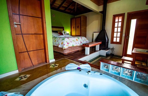 Goncalves Hotel | Relax at Pousada Espelho D'Água: Rated 9.4 with Hot Tub