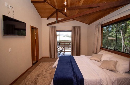 Sao Sebastiao das Aguas Claras Hotel | Relax at Pousada Evolução: Pool, Spa & Breakfast Included