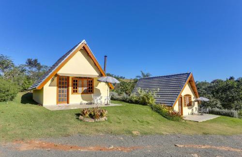 Espirito Santo Do Pinhal House | Discover Pousada Famiglia Bartho: Oceanfront Retreat Awaits