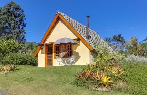 Espirito Santo Do Pinhal House | Discover Pousada Famiglia Bartho: Oceanfront Retreat Awaits