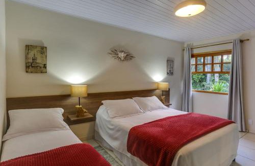 Espirito Santo Do Pinhal House | Discover Pousada Famiglia Bartho: Oceanfront Retreat Awaits