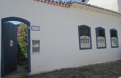 Historic Center Hotel | Cozy Pousada Familiar Calamares with Breakfast Included