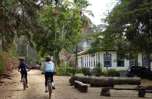 Aiuruoca House | Discover Pousada Fazenda São Pedro: Pet-Friendly Retreat
