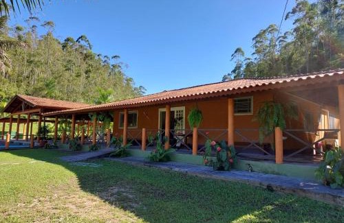 Sete Barras House | Pet Friendly Pousada Fazenda Vale Verde with Pool & Kitchen