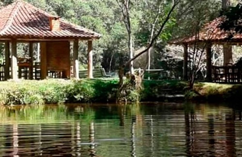 Sao Roque Hotel | Experience Comfort at Pousada Green Valley with Pool & Dining