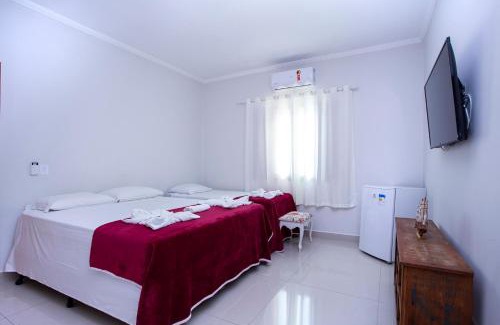 Veloso Hotel | Inviting Pousada Guarubela Veloso with Oceanfront Pool