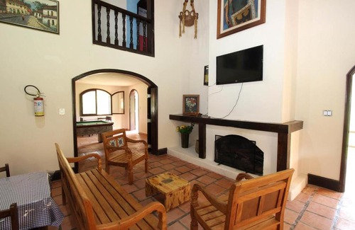 Sarapui Hotel | Inviting Stay at Pousada H Sarapuí with Pool & Breakfast
