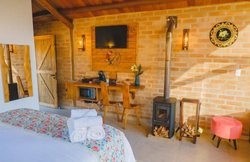 Sapucai-Mirim Cabin | Highly Rated Pousada Ho'oponopono Chalets with Hot Tub