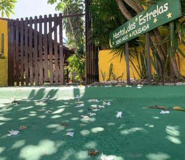 Praia do Frances Hotel | Discover Pousada Hostal das Estrelas: Pet-Friendly Retreat