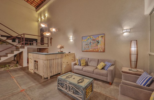 Barreira do Boqueirao Hotel | Discover Pousada Humaitá: Family-Friendly with Pool & Dining