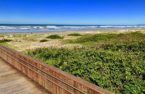 Ilha Comprida Hotel | Discover Pousada Icaraí: Oceanfront Gem with Pool Access