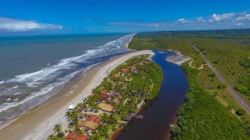 Distrito de Pedras de Una Hotel | Pet-Friendly Pousada Ilha do Desejo with Oceanfront Views