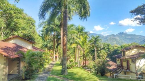 Macae Hotel | Cozy Pousada J Country: Pet-Friendly Stay with Pool Access