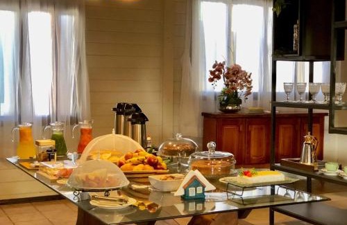 Santarem Hotel | Guest Rated: 10/10 at Pousada Jardins with Oceanfront Bliss