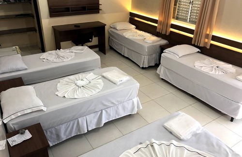 Aparecida Hotel | Relax at Pousada Jovimar: Family-Friendly with Pool & Dining