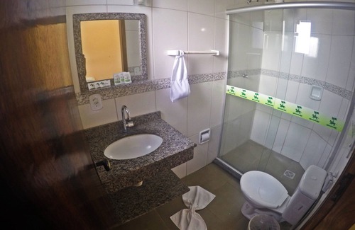 Aparecida Hotel | Relax at Pousada Jovimar: Family-Friendly with Pool & Dining
