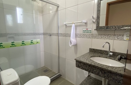 Aparecida Hotel | Relax at Pousada Jovimar: Family-Friendly with Pool & Dining