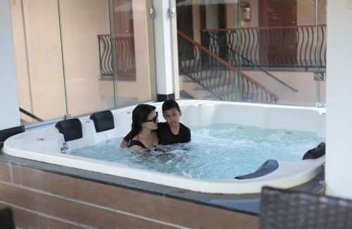 Capitolio Hotel | Oceanfront Pousada Kanto Suites & Spa with Hot Tub Retreat