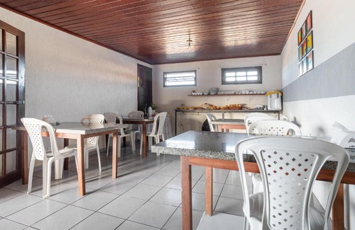 Puerto Seguro Center Hotel | Pet-Friendly Pousada Lago De Garda with Pool & Family Fun