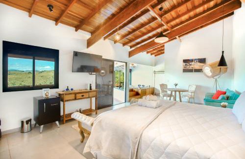 Piracaia Hotel | Enchanting Pousada Lago dos Sonhos with Oceanfront Views