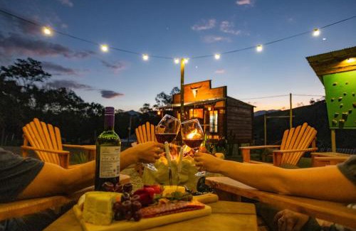 Sao Bento do Sapucai Hotel | Pet-Friendly Pousada Lua Bonita with Oceanfront Spa