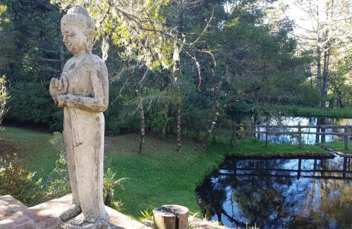 Paraisopolis Hotel | Discover Pousada Lua de Pedra: 9/10 Rated Getaway with Hot Tub