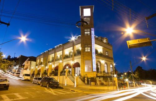 Capivari Hotel | Discover Pousada Luis XV: 5-Star Stay with Family-Friendly Amenities