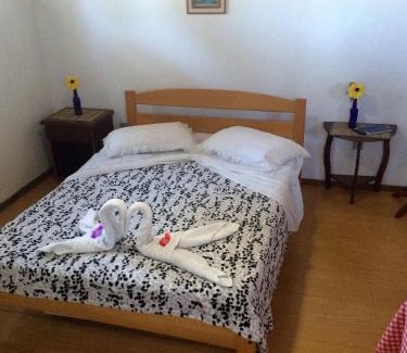 Quinta da Serra Hotel | Budget-Friendly Retreat at Pousada Manu - Child Friendly Stay