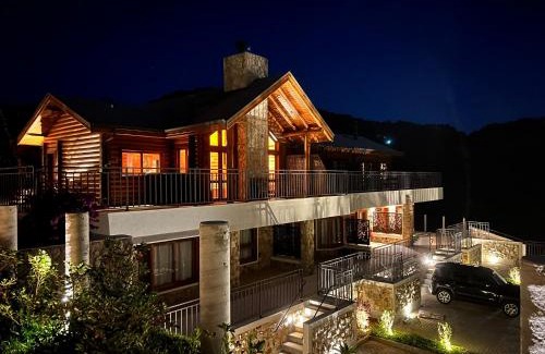 Monte Verde Hotel | Maple Pousada: Guest Rated 10/10 with Hot Tub & Dining