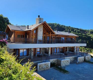 Monte Verde Hotel | Maple Pousada: Guest Rated 10/10 with Hot Tub & Dining