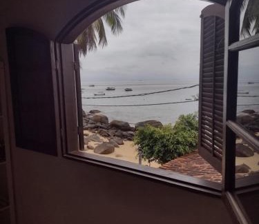 Praia de Aracatiba Hotel | Oceanfront Pousada Mar de Araçatiba with Breakfast & Views