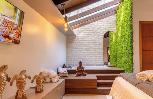 Paranagua Hotel | Budget-Friendly Stay at Pousada Marimar with Family Amenities