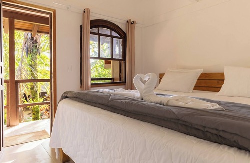 Paranagua Hotel | Budget-Friendly Stay at Pousada Marimar with Family Amenities