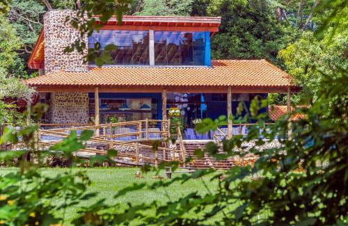 Fortaleza de Minas Hotel | Explore Pousada Nascentes da Fortaleza with Family-Friendly Perks