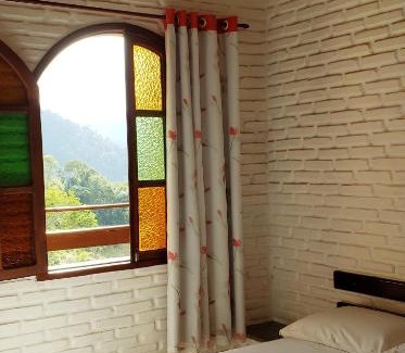 Domingos Martins Hotel | Family-Friendly Retreat at Pousada na Montanha - 9/10 Rating