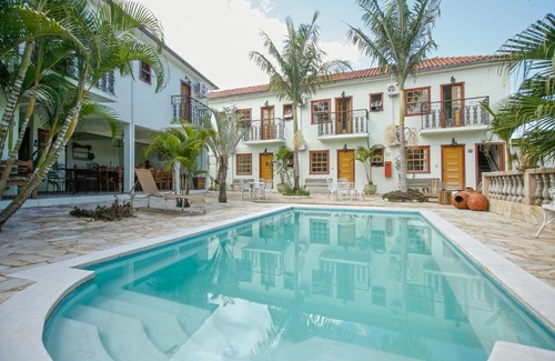 Tiradentes Hotel | Discover Pousada Neuza Barbosa: Poolside Relaxation Awaits