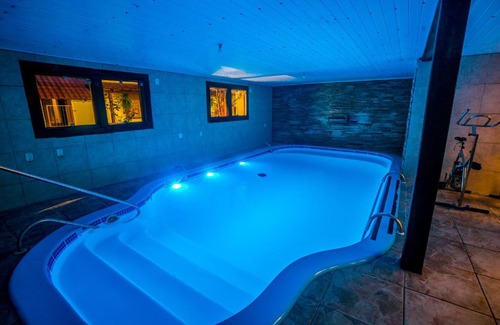 Tiradentes Hotel | Discover Pousada Neuza Barbosa: Poolside Relaxation Awaits