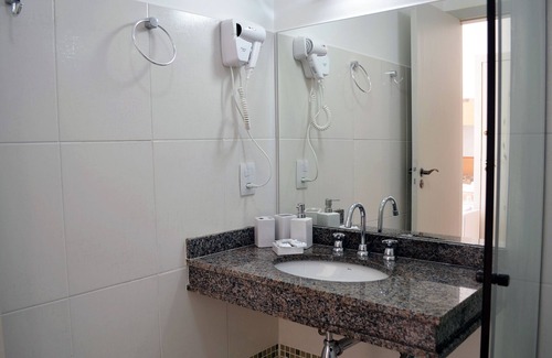 Jardim Itagua Hotel | Relax at Pousada Omnimare: Pool, Spa & Ocean Views